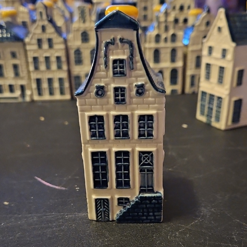 KLM Delft Blue and White Ceramic House Figurine Collectable # 9
